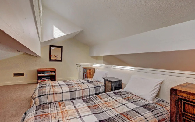 photo 2 of Lances West 13 1 Bedroom Condo by RedAwning