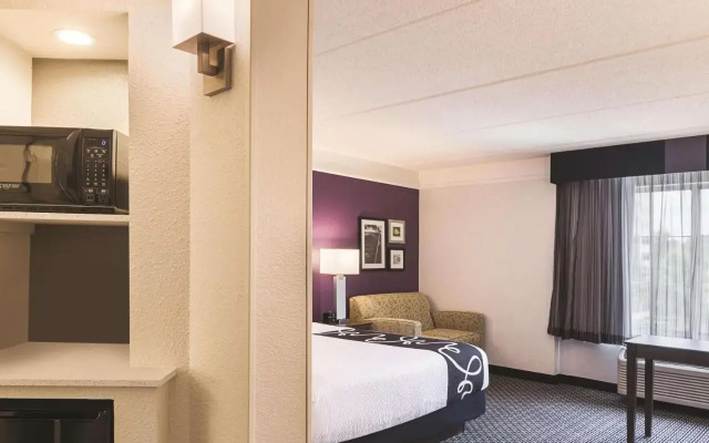 photo 5 of La Quinta Inn & Suites by Wyndham Atlanta Perimeter Medical