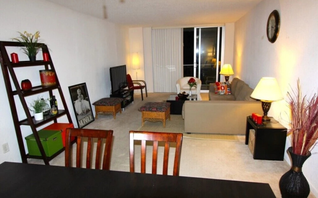 photo 3 of Large 1 Bedroom Bay View Apartment Or610