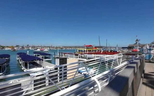 photo 3 of B3 Large Contemporary Studio Steps From Beach With AC