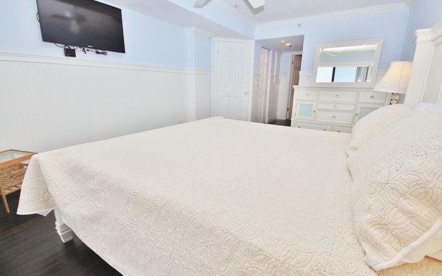 photo 5 of Las Brisas 424 Apartment 2