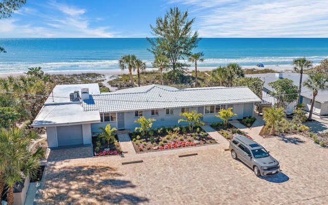 photo 4 of Las Hermanas 2 1 Bedroom Condo by RedAwning