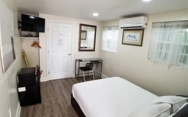 photo 3 of Las Olas Guesthouse at 15th Avenue
