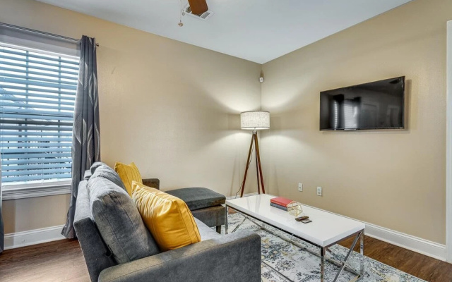 photo 2 of Lasalle 2B · Huge 4BR Gated Apartment w/ Off-street Parking