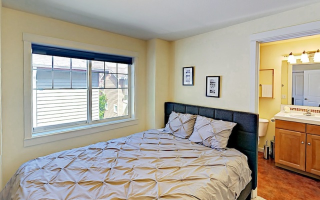 photo 5 of Latona Ave Townhouse Unit B - 3 Br townhouse by RedAwning