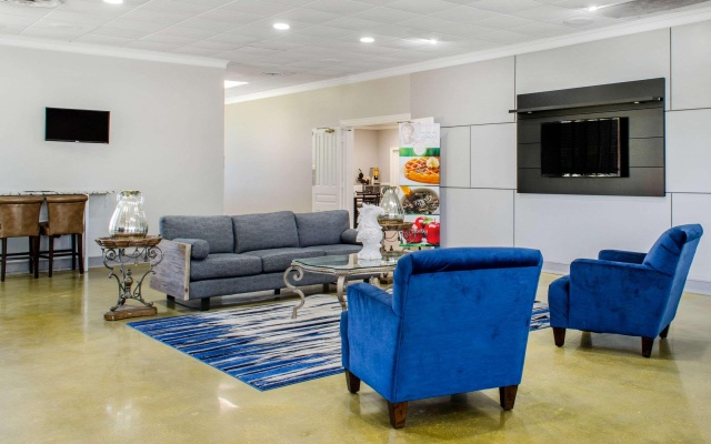 photo 2 of Quality Inn & Suites