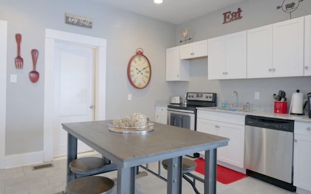 photo 4 of Laurel Pearl-Sleeps 5-1Bd