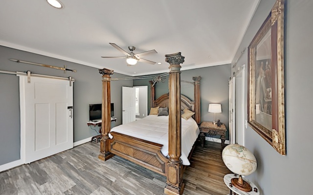 photo 5 of Lavish W/ Hot Tub - Near Asheville, Skiing 3 Bedroom Home