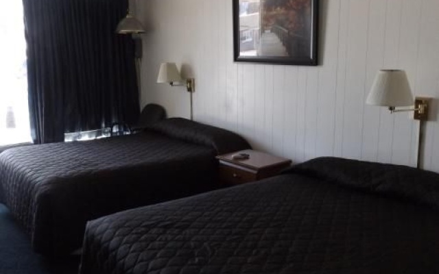 photo 2 of Lazy B Motel