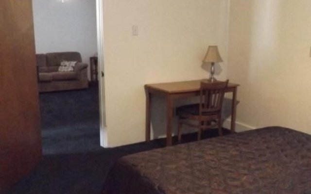 photo 4 of Lazy B Motel