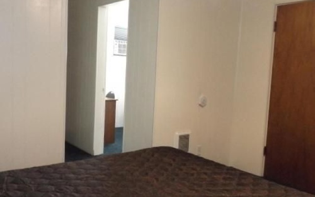 photo 5 of Lazy B Motel