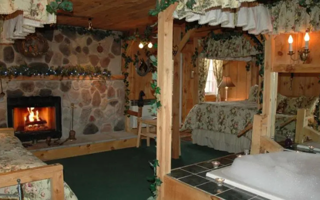 photo 2 of Lazy Cloud Bed and Breakfast