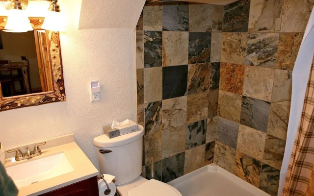 photo 4 of Lazy R Cottages: 4 1 Bedroom Cabin