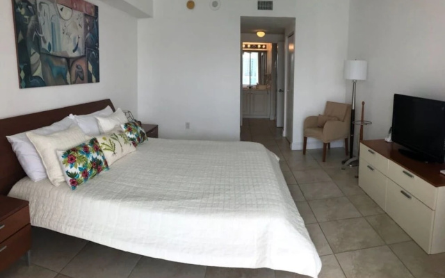 photo 3 of Le Marina Bay 1003 by Go Florida Condo, Sunny Isles