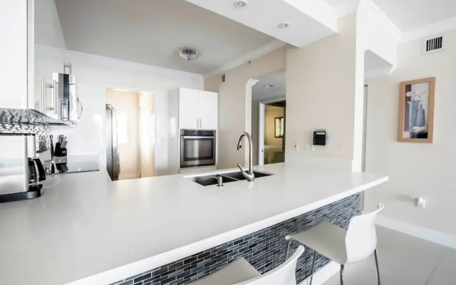 photo 3 of Le Marina Bay 1006 by Go Florida Condo Sunny Isles