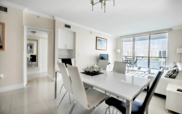 photo 4 of Le Marina Bay 1006 by Go Florida Condo Sunny Isles