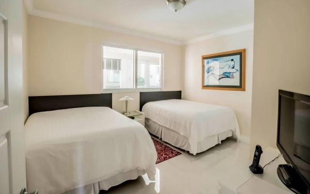 photo 5 of Le Marina Bay 1006 by Go Florida Condo Sunny Isles