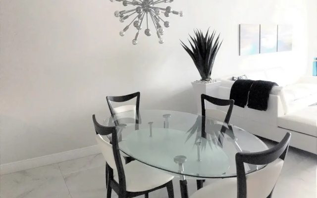 photo 4 of Le Marina Bay 403- Condo 5 People. Sunny Isles