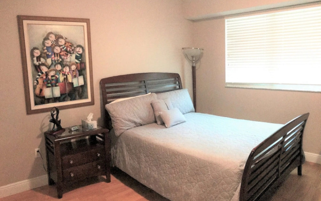 photo 5 of Le Marina Bay 403- Condo 5 People. Sunny Isles