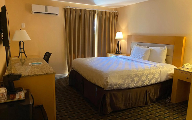 photo 2 of Lemon Tree Hotel & Suites Anaheim