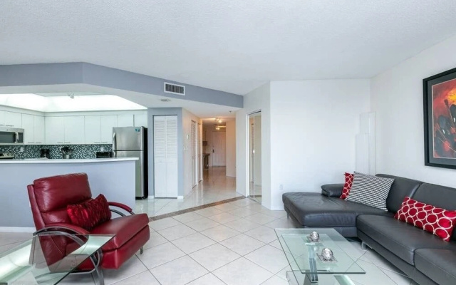 photo 3 of Les Pélican 410 - Condo 4 People, Sunny Isles