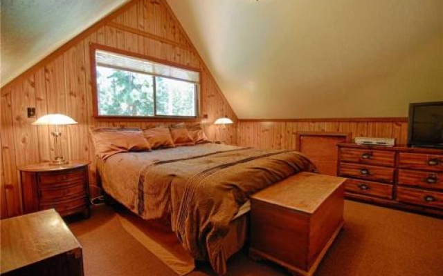 photo 2 of Lewis Ave Lodge - 3 Br Home