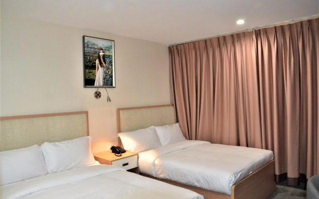 photo 2 of Lic Plaza Hotel