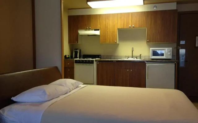photo 2 of Linderhof Inn
