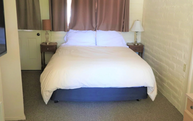 photo 2 of Little European Lodge