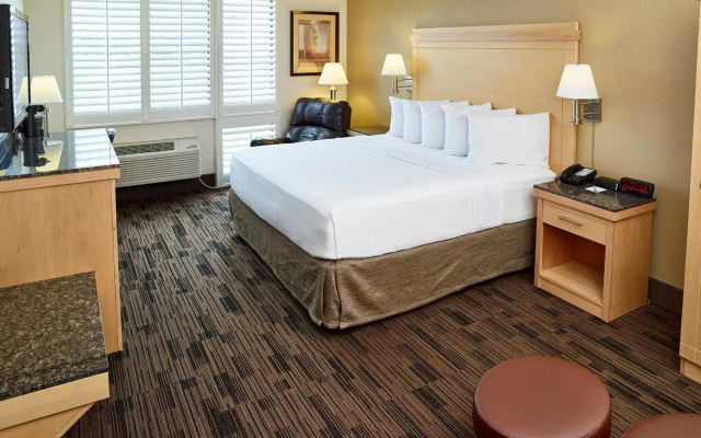 photo 4 of LivINN Hotel St. Paul – I-94 – East 3M Area