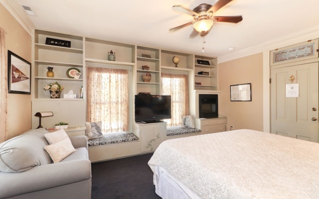 photo 5 of Loganberry Inn
