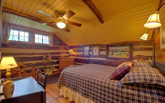 photo 4 of Lone Pine Lodge - 2 Br Cabin