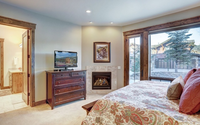 photo 2 of Lone Star Lodge 3 Bedroom Townhouse by RedAwning