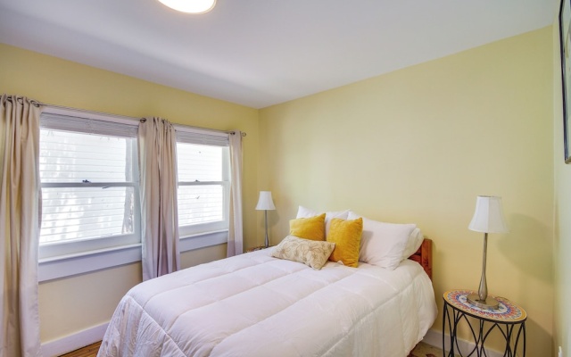 photo 2 of Long Beach Cottage, Walk to Beach & Downtown!