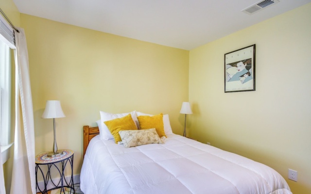 photo 4 of Long Beach Cottage, Walk to Beach & Downtown!