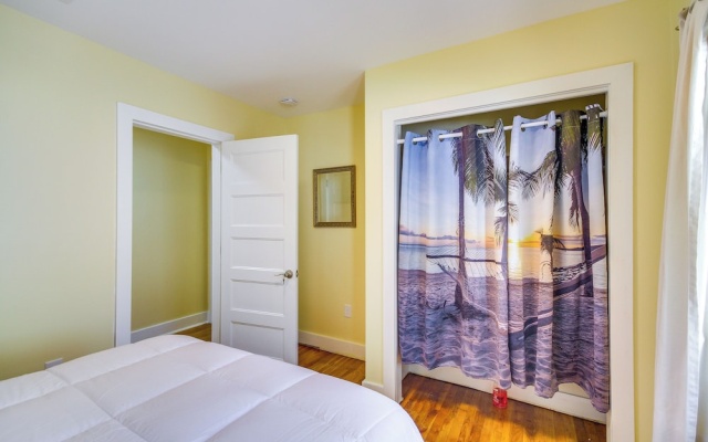 photo 5 of Long Beach Cottage, Walk to Beach & Downtown!