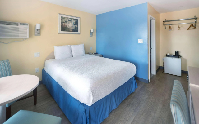 photo 3 of Days Inn by Wyndham Hicksville Long Island