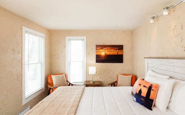 photo 4 of Looking Glass Beachfront Inn