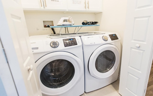 photo 2 of Los Angeles RoomRentals Harvard Heights