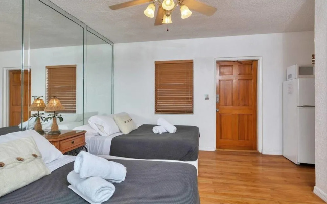 photo 3 of Lovely Apt, Hollywood Beach, 1/2 block from Ocean!