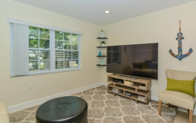 photo 3 of Lovely Cottage near the Beach and Downtown Sarasota