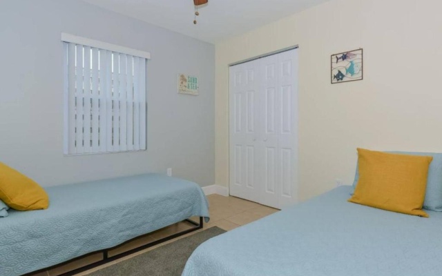 photo 4 of Lovely Cottage near the Beach and Downtown Sarasota