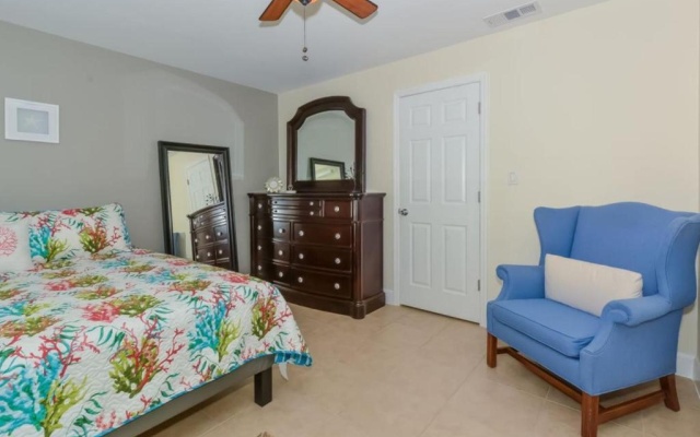 photo 5 of Lovely Cottage near the Beach and Downtown Sarasota