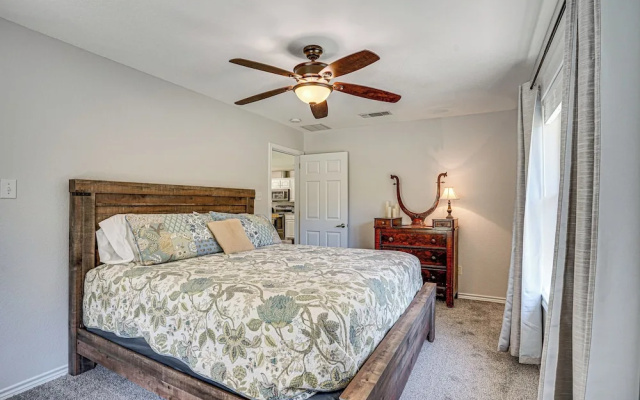 photo 5 of Granbury Cottage, Steps to Lake & Dock!