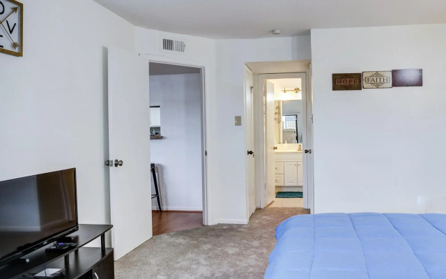 photo 3 of LovelyMedcenter area 3 BR, 2BA condo w/grill