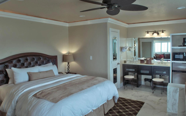 photo 4 of Lovers Point Inn