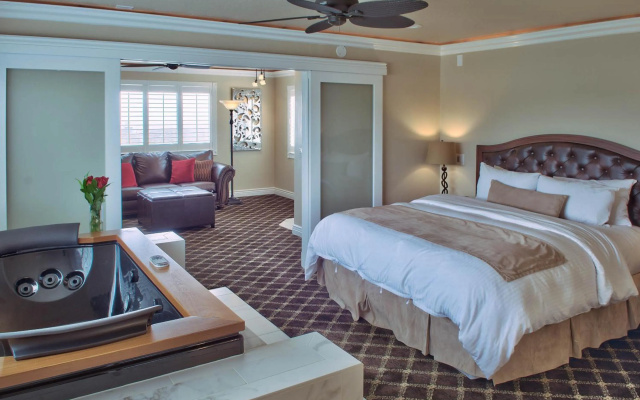 photo 5 of Lovers Point Inn