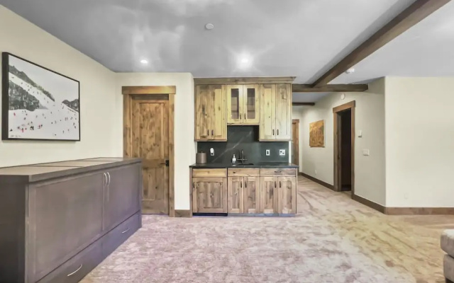 photo 2 of Incredible Executive Private Pet Friendly Home - LR902 by RedAwning