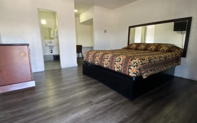photo 5 of Lucky cuss Motel
