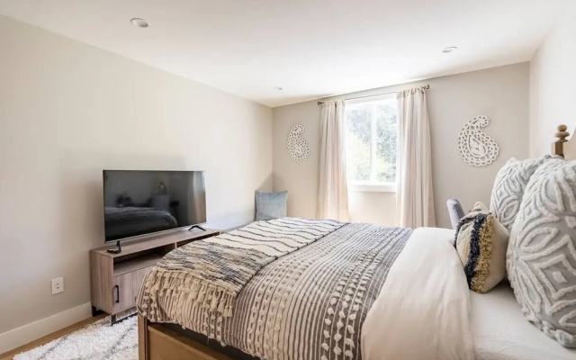 photo 5 of Lux Apartment on hill close to SF